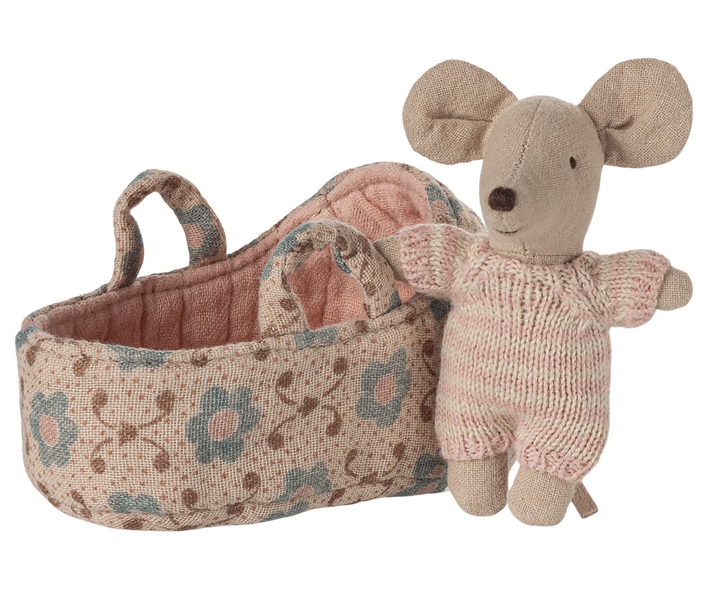 Baby mouse in carry cot - Rose