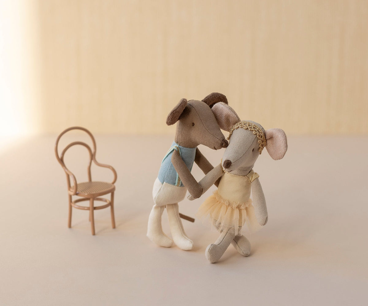 Ballet dancer mouse, Big brother
